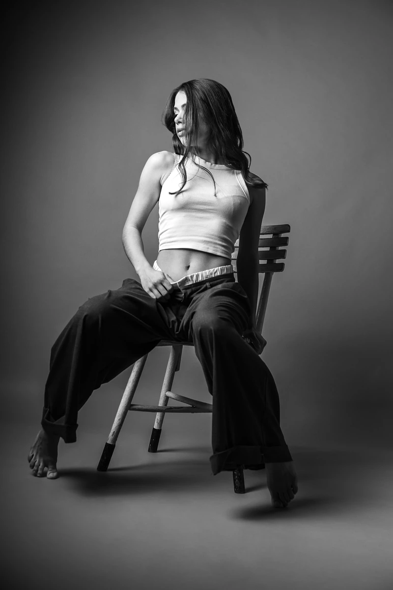 (Schwarz/Weiß, Editorial-Stil im Studio) People- und Fashion-Fotografie